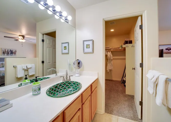 3 Mi To Dtwn Red Rock Retreat With Patio Holiday home *