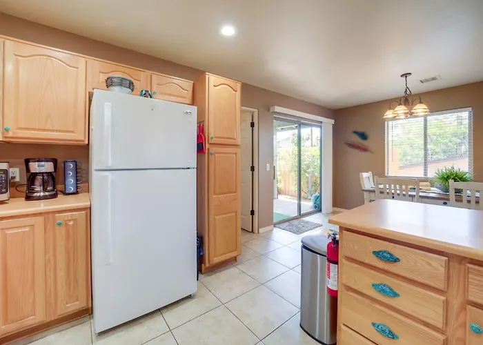 Holiday home 3 Mi To Dtwn Red Rock Retreat With Patio *