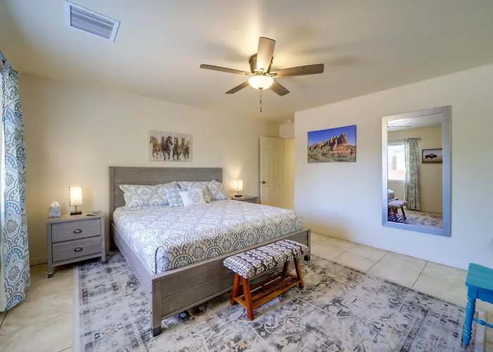 Holiday home 3 Mi To Dtwn Red Rock Retreat With Patio *