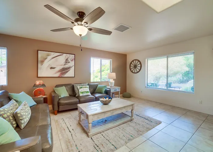 3 Mi To Dtwn Red Rock Retreat With Patio Holiday home *